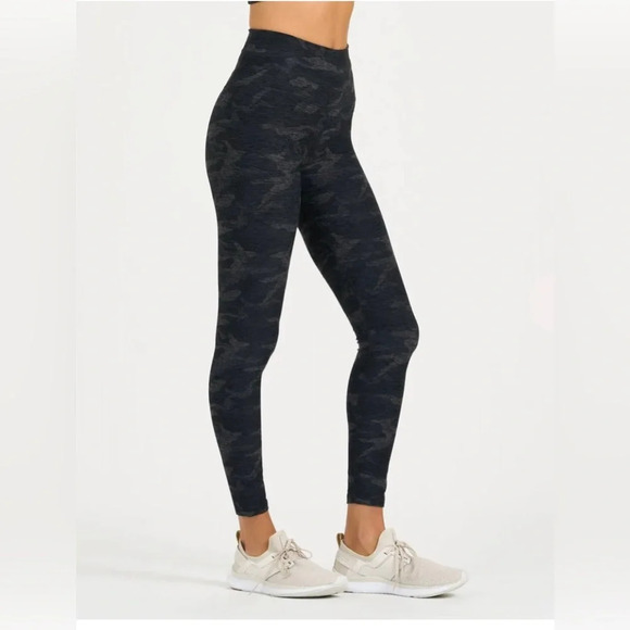 VUORI
WOMEN'S CLEAN ELEVATION LEGGING - Picture 1 of 5